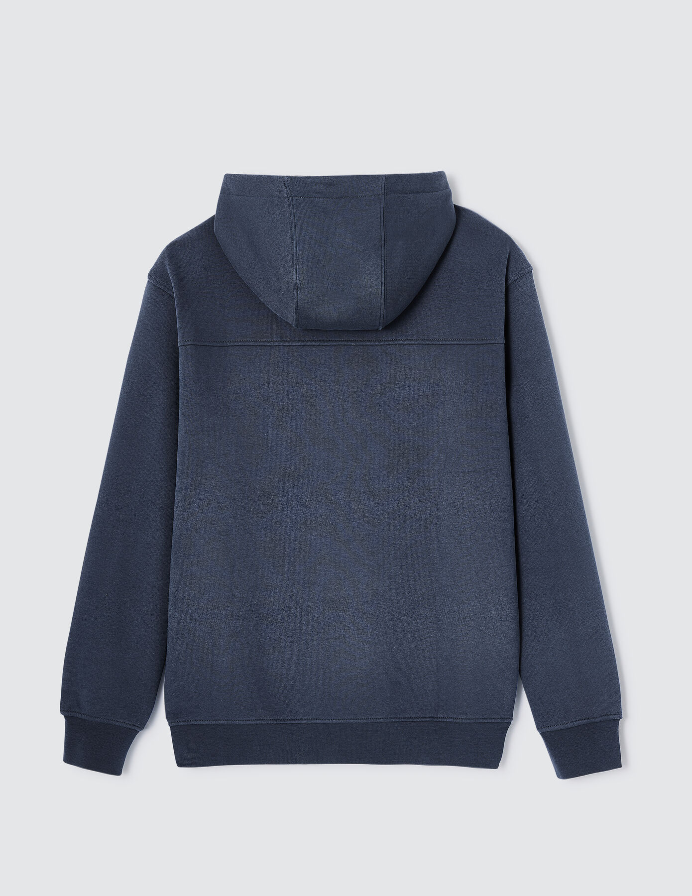 Sweat à capuche et broderie logo