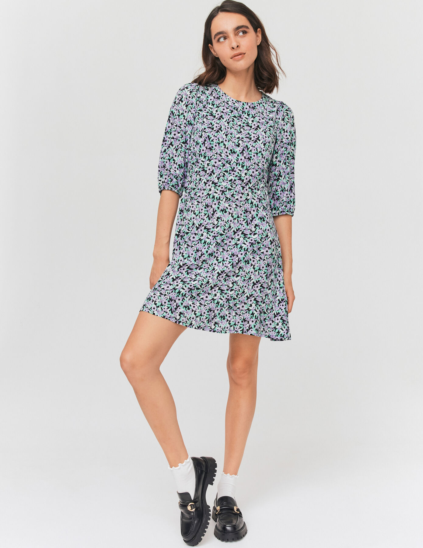 Robe courte imprimée dos ouvert