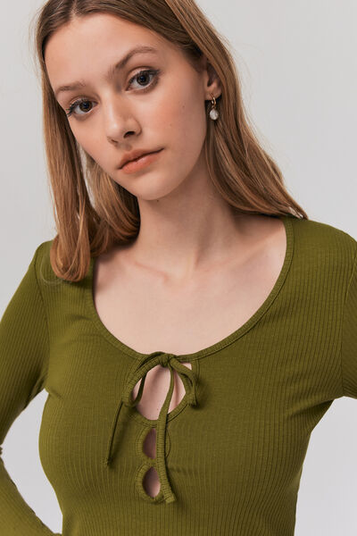 T-shirt cut out à noeud