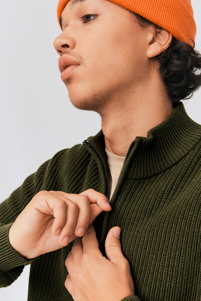 Pull avec col montant zippé
