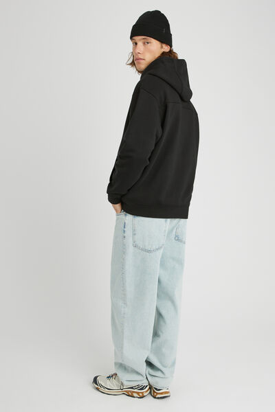 Sweat à capuche et broderie logo
