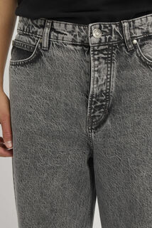 Jean loose
