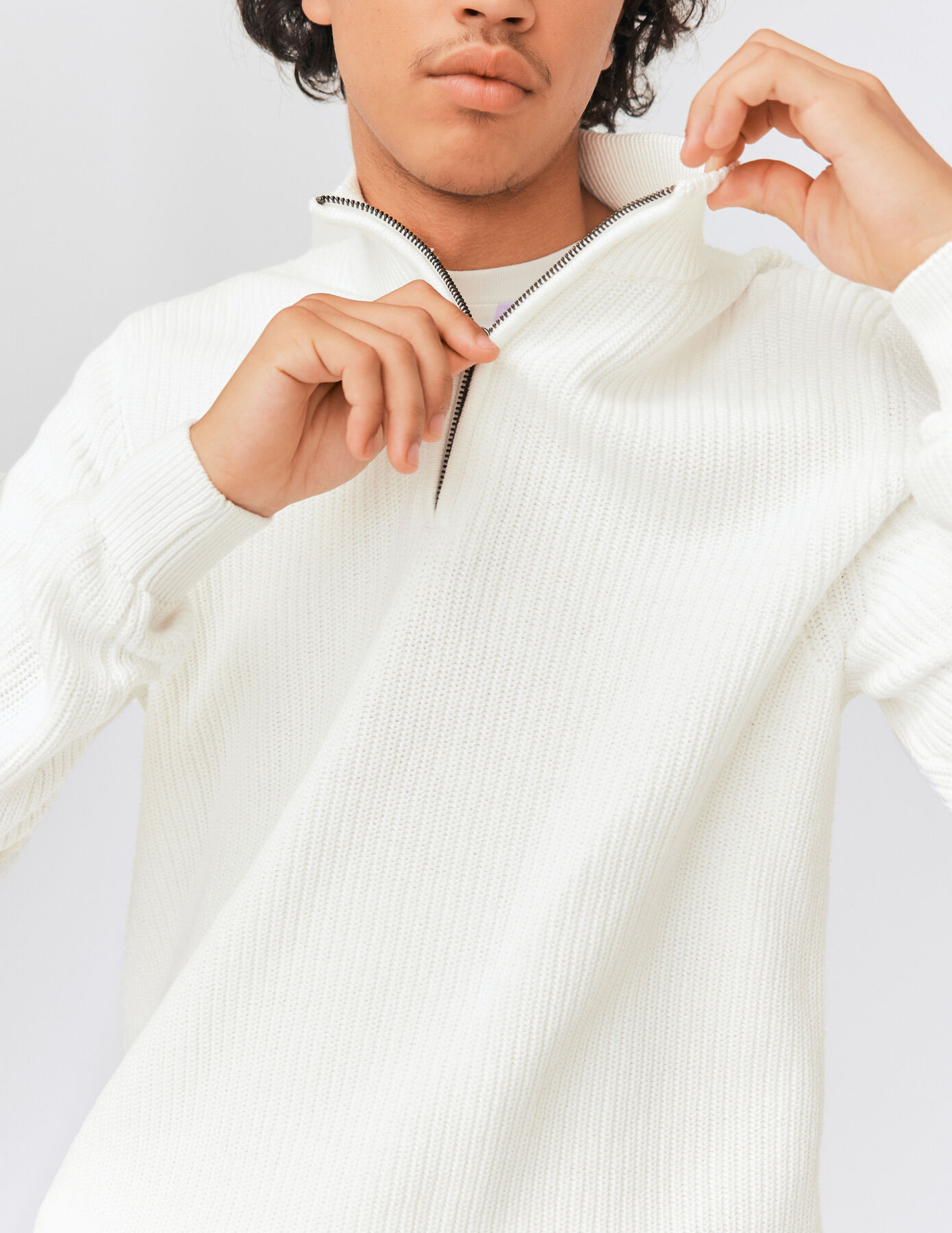 Pull avec col montant zippé