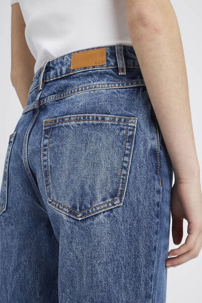 Jean mom fit