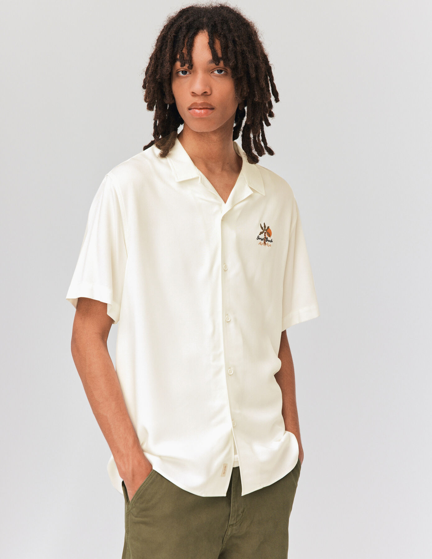 Chemise manches courtes brodée poitrine