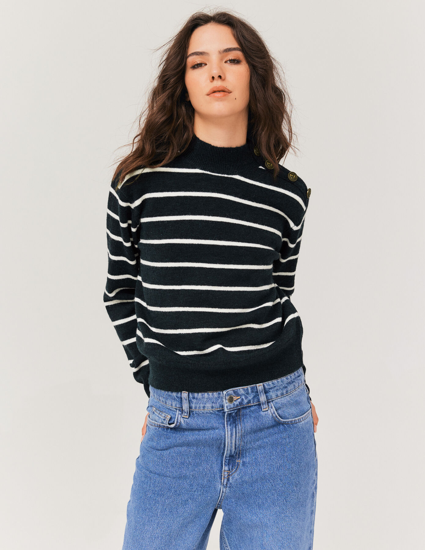 Pull rayé boutons épaule