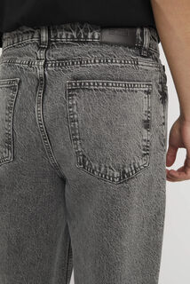 Jean loose