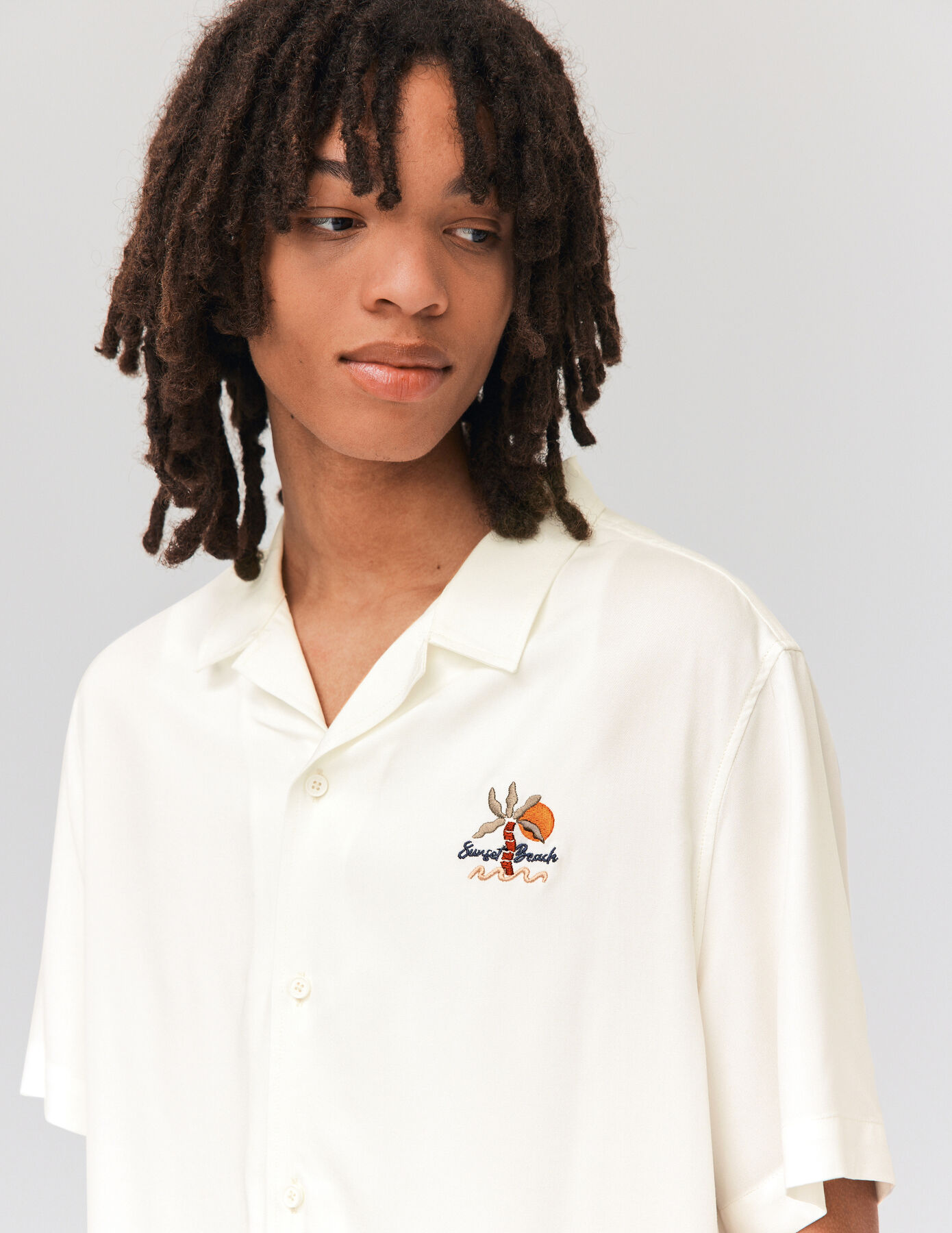 Chemise manches courtes brodée poitrine