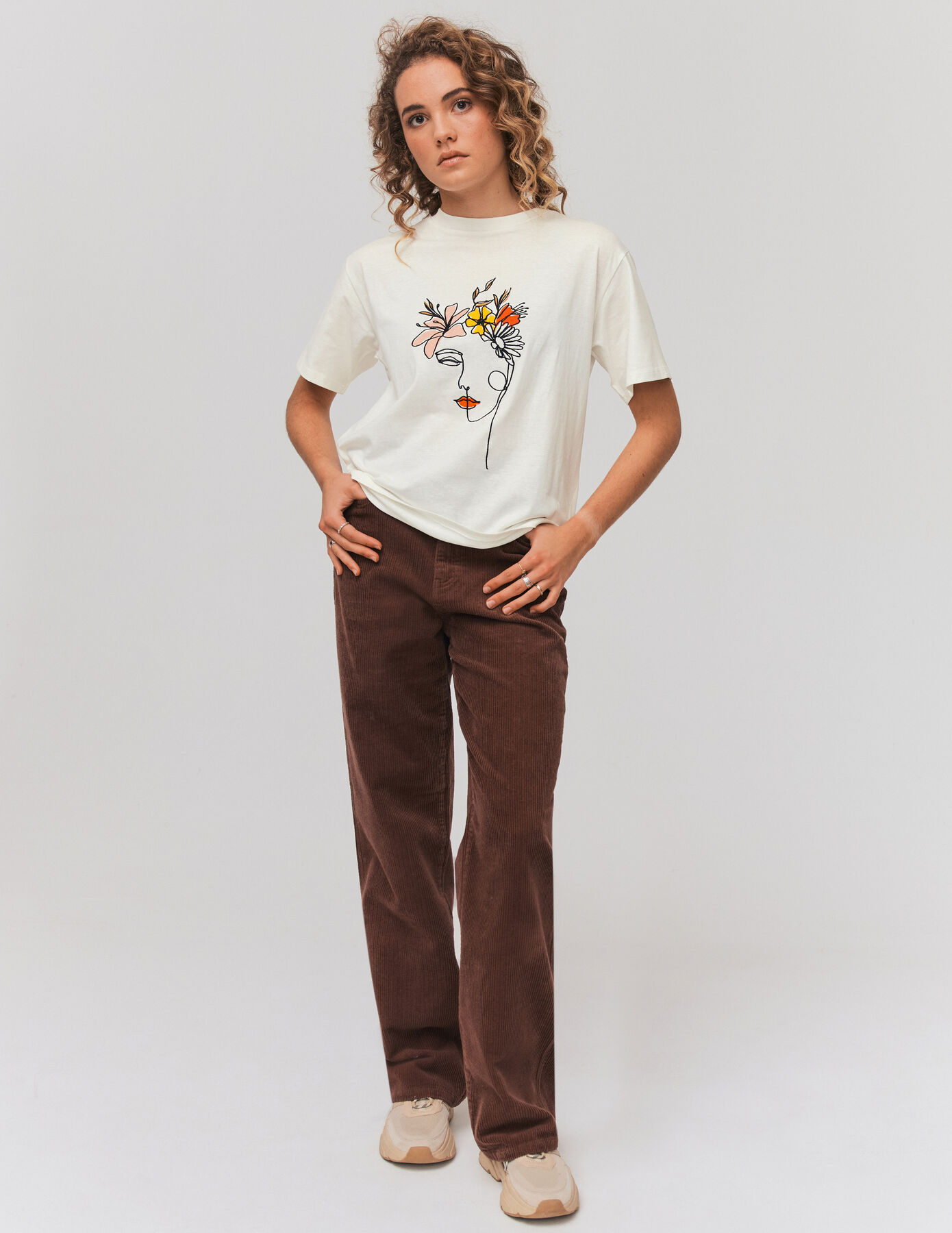 T-shirt brodé coloré