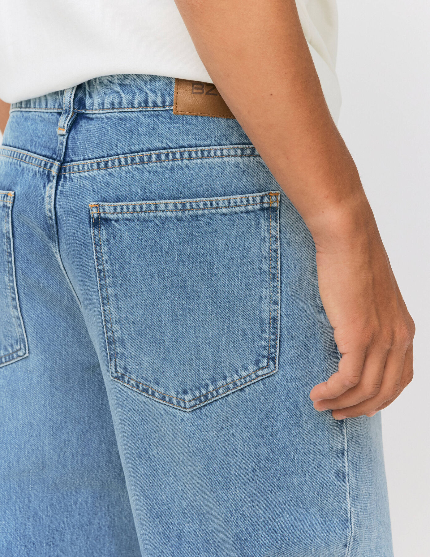 Jean loose bleach