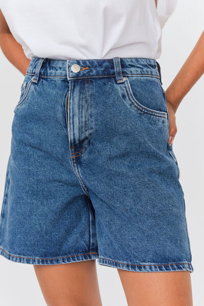Short denim mom