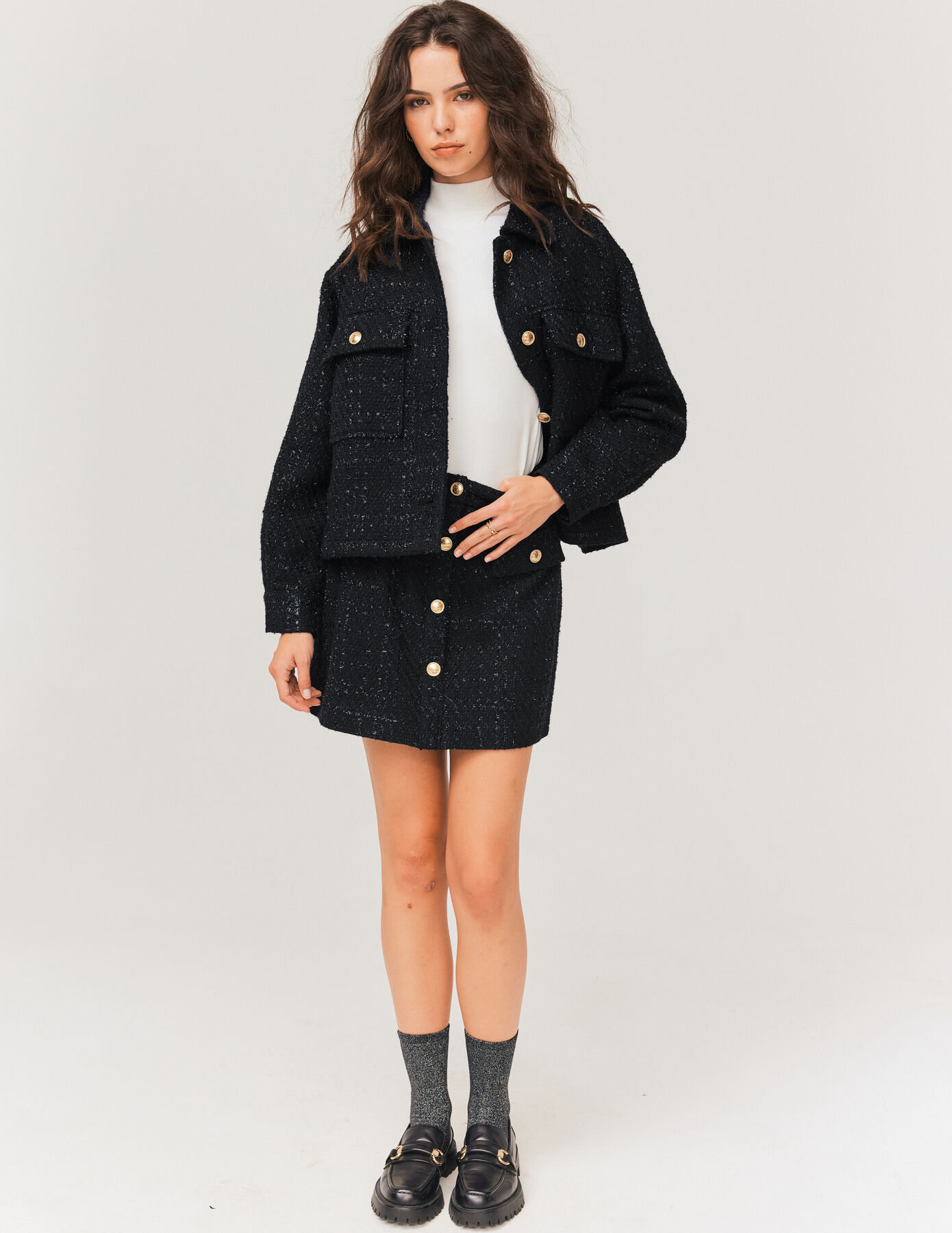 Jupe courte en tweed boutons dorés
