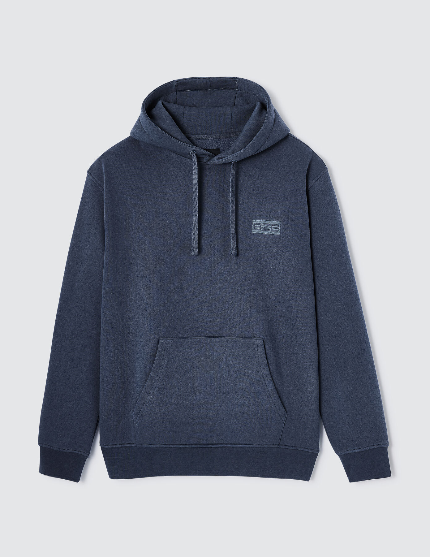 Sweat à capuche et broderie logo