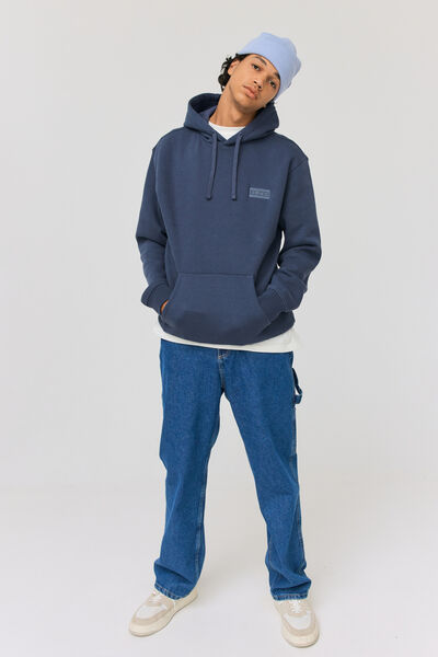 Sweat à capuche et broderie logo