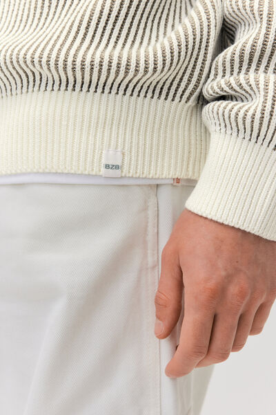 Pull uni en côte