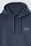 Sweat à capuche et broderie logo