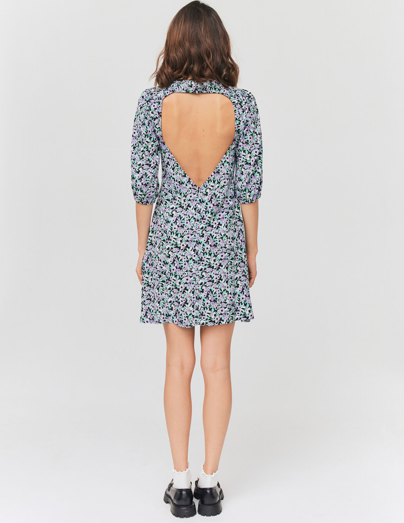 Robe courte imprimée dos ouvert