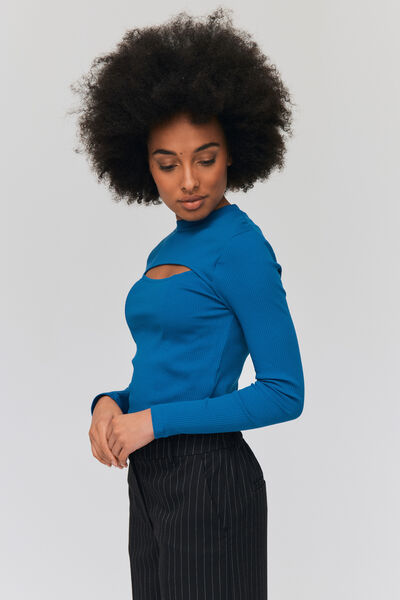 T-shirt découpe poitrine