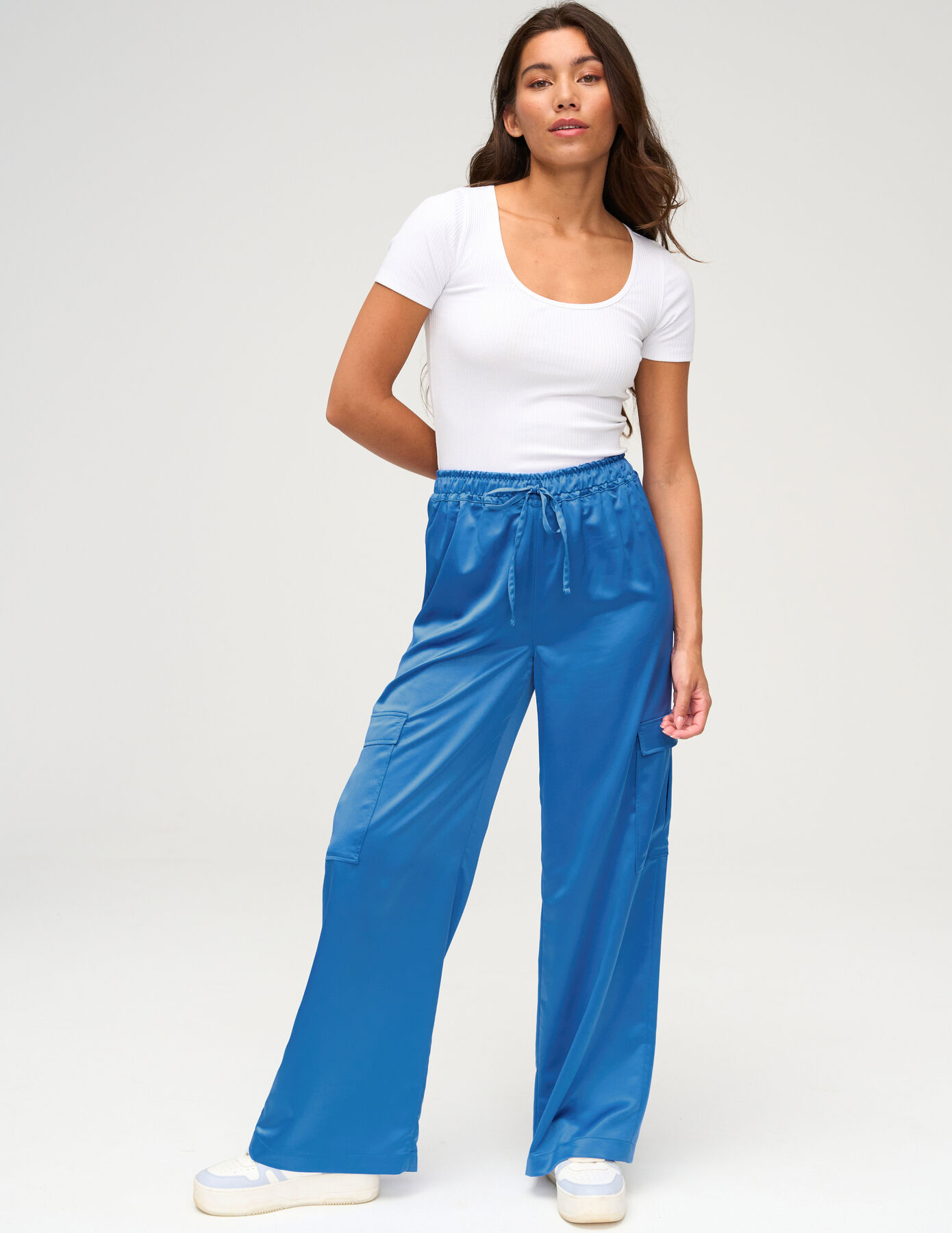 Pantalon cargo en satin