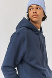 Sweat à capuche et broderie logo