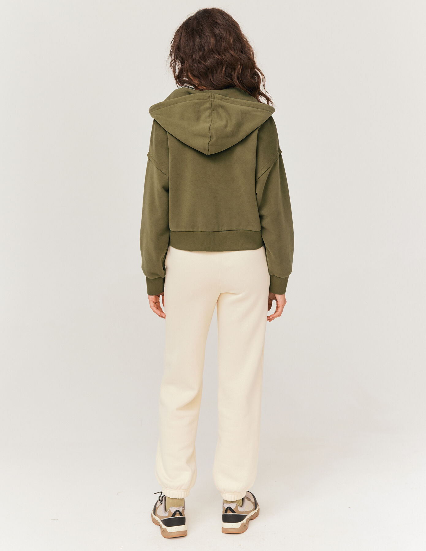 Sweat court zippé à capuche