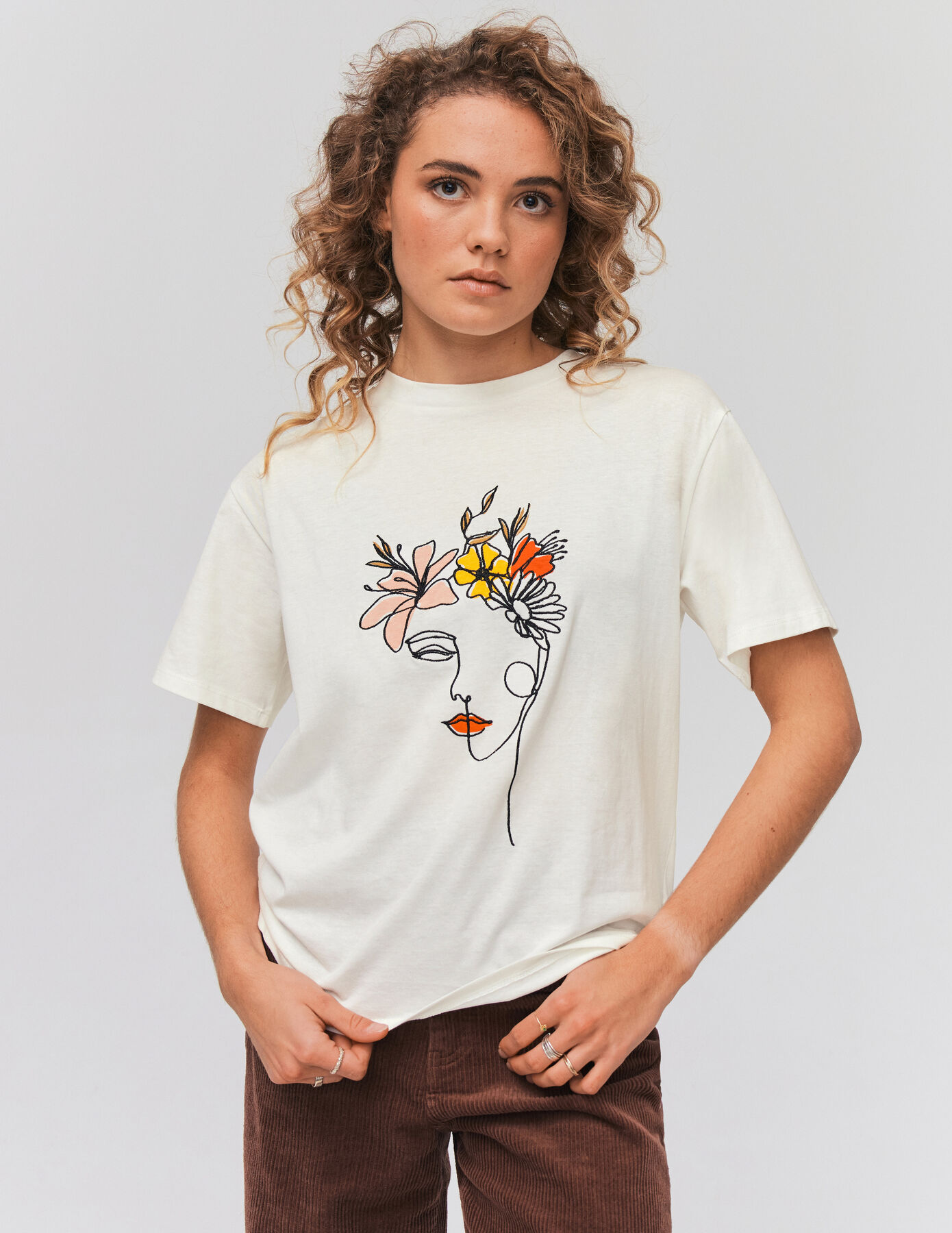 T-shirt brodé coloré