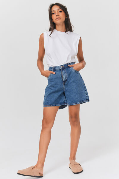 Short denim mom