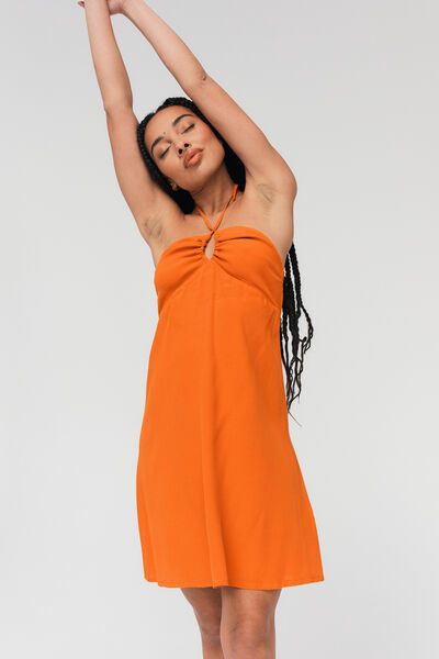 Robe courte dos nu
