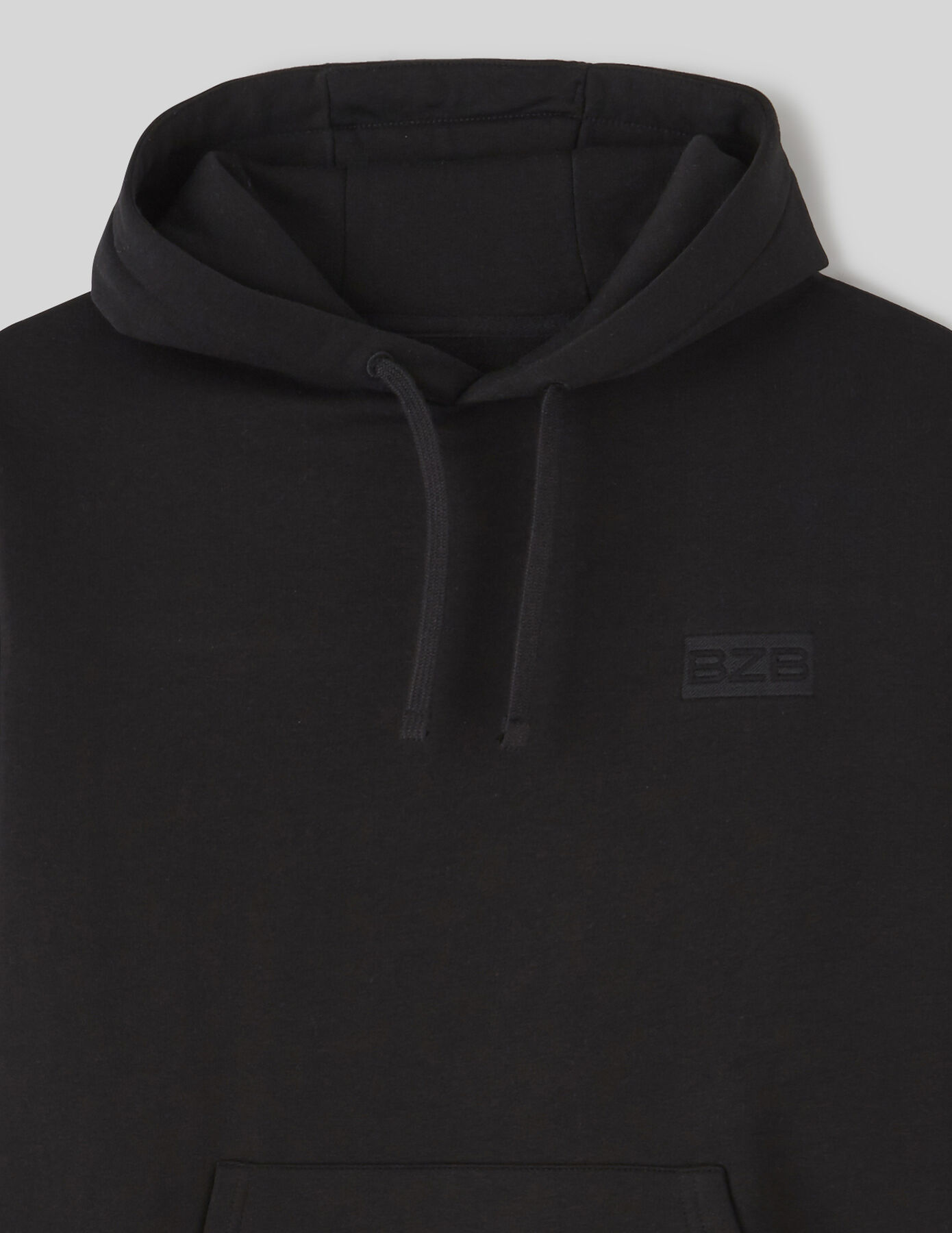 Sweat à capuche et broderie logo