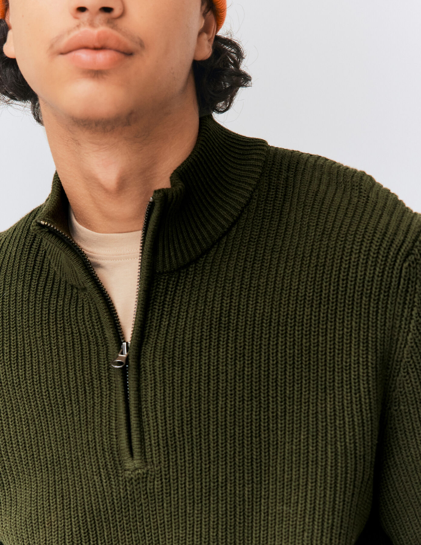 Pull avec col montant zippé