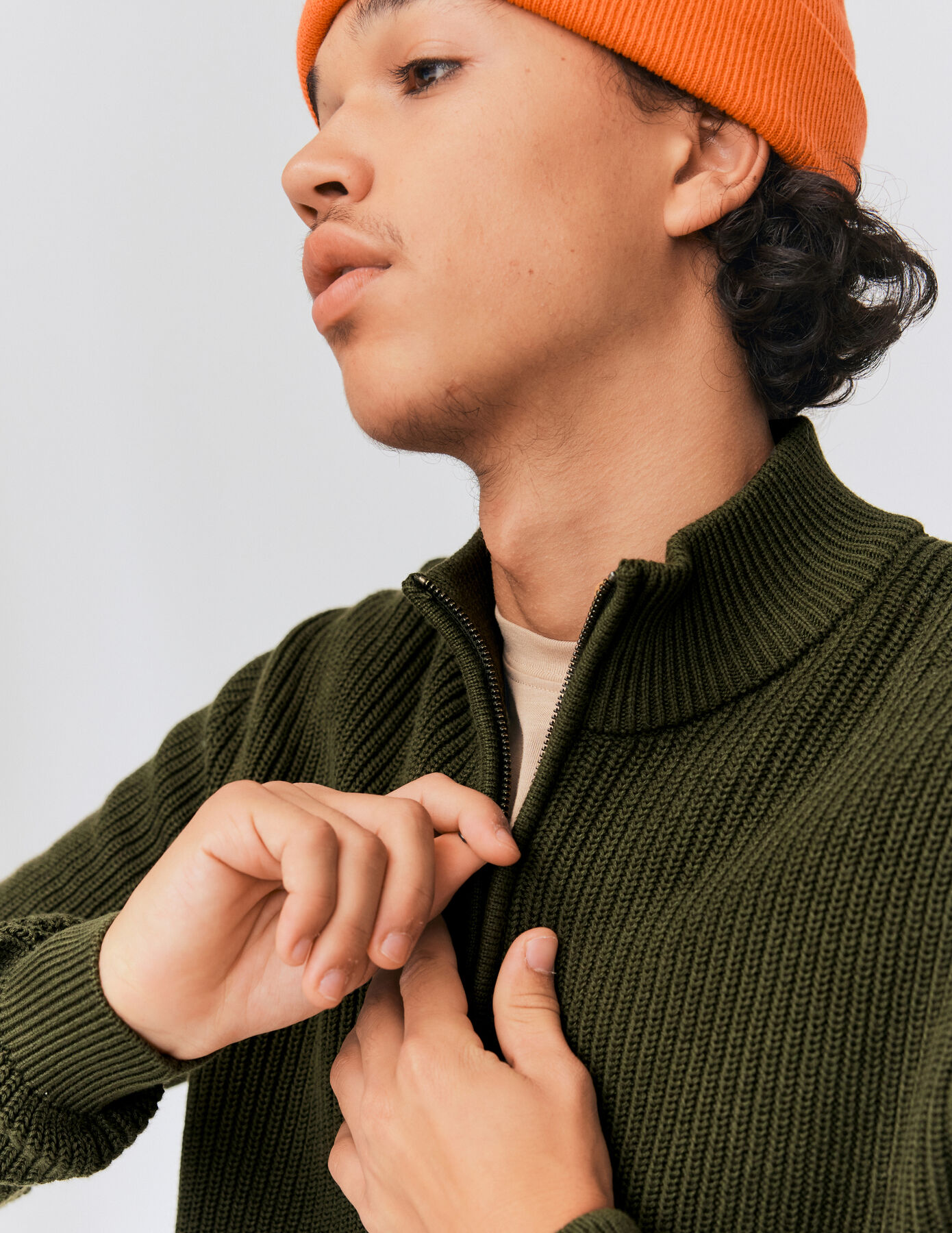 Pull avec col montant zippé