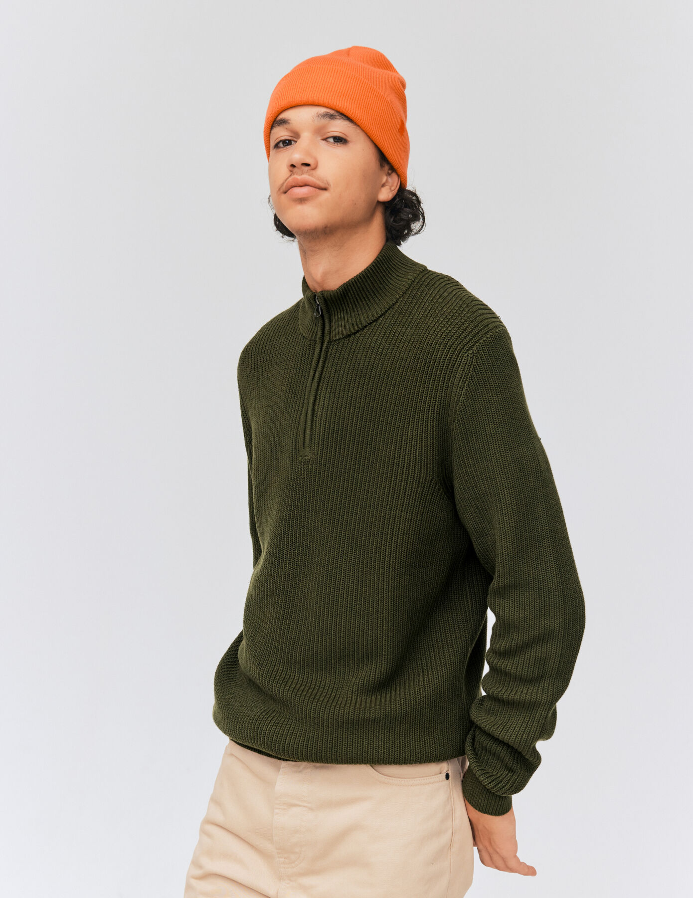Pull avec col montant zippé