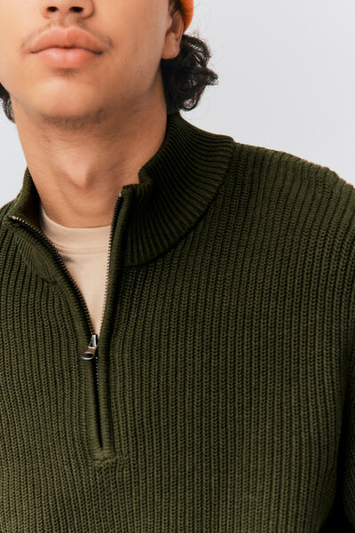 Pull avec col montant zippé