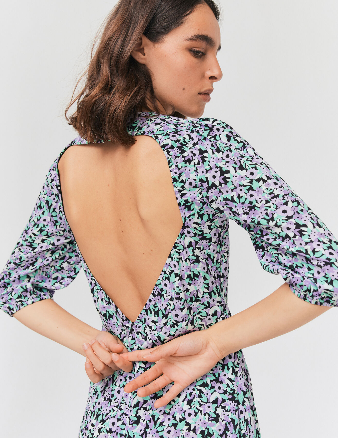 Robe courte imprimée dos ouvert