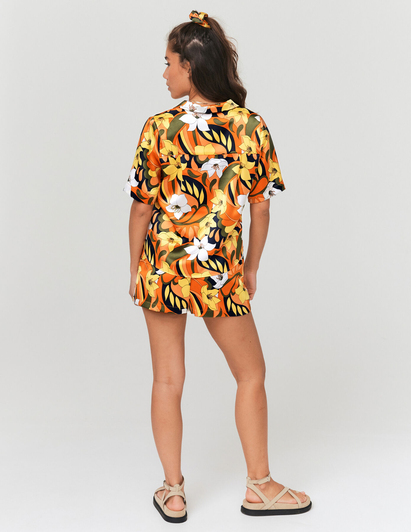Short imprimé en satin