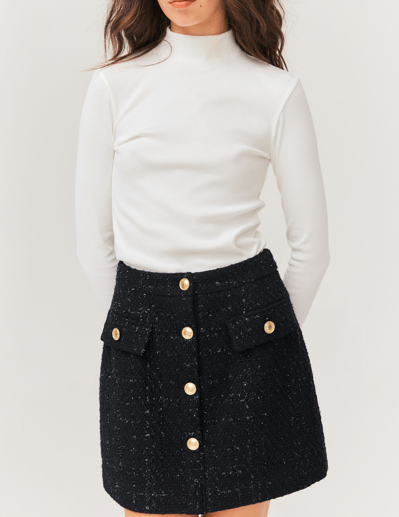 Jupe courte en tweed boutons dorés