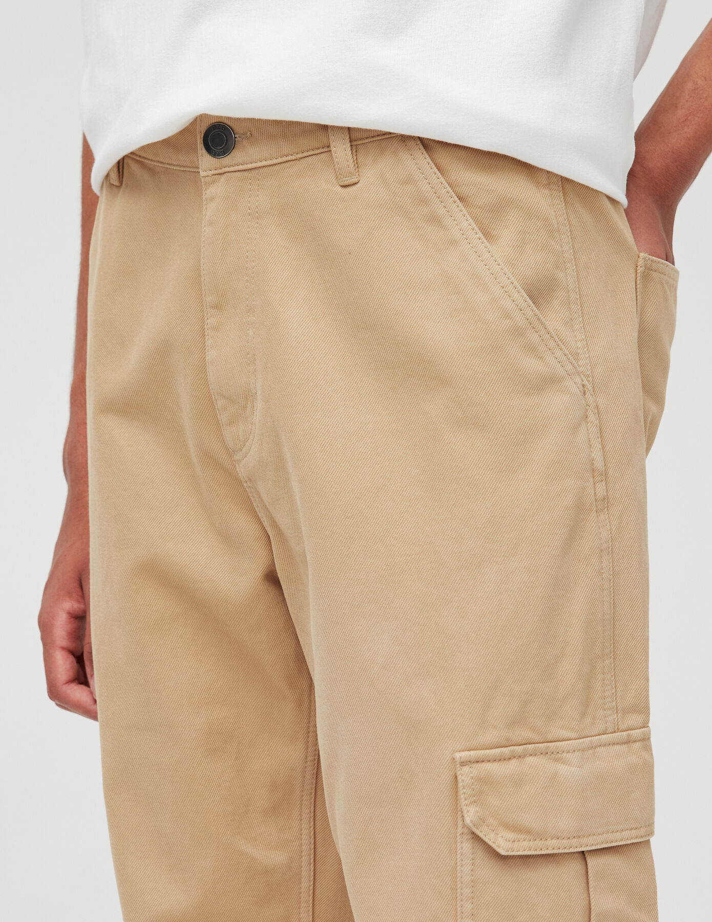 que mettre avec un pantalon cargo beige
