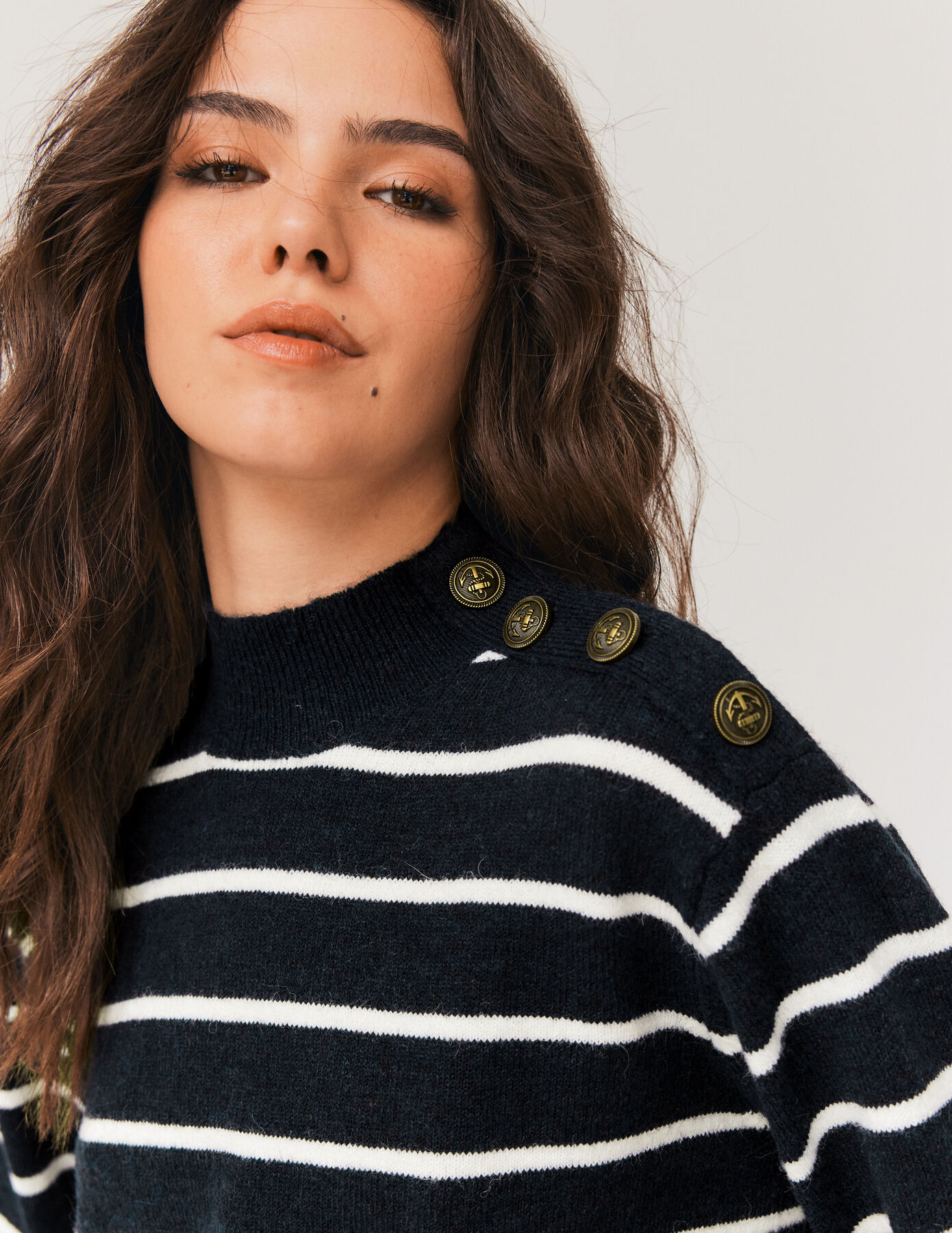 Pull rayé boutons épaule