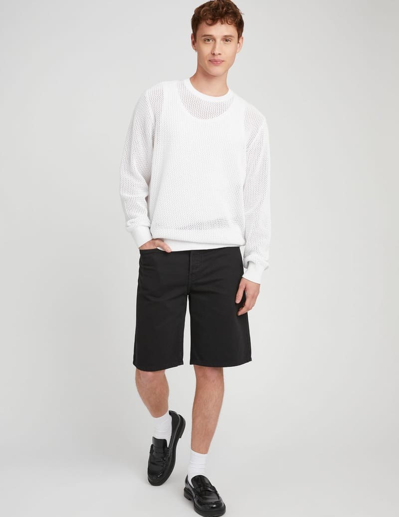 Style sportswear frais avec pull ajouré et short noir
