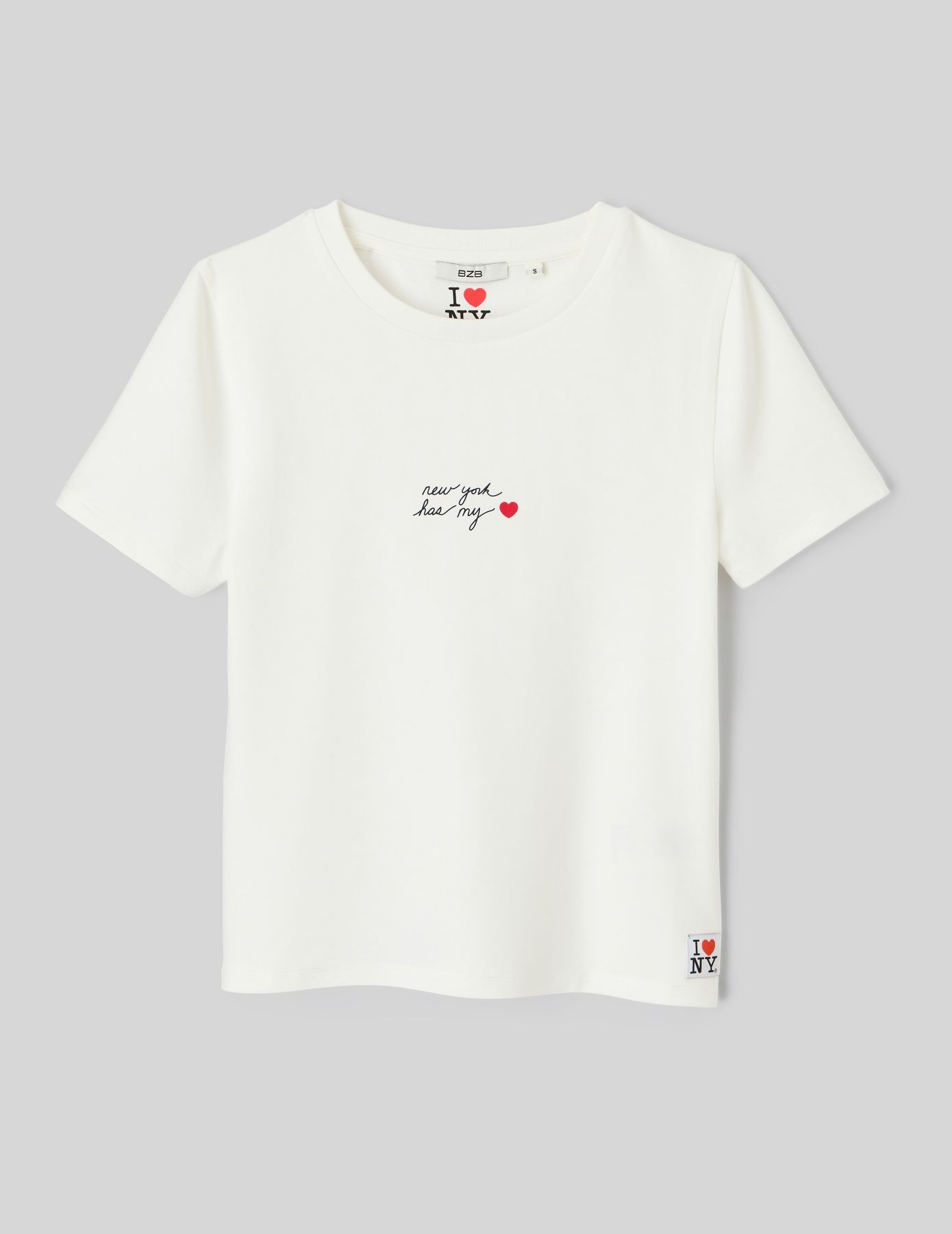 T-shirt blanc avec inscription new york has my heart et petit cœur rouge