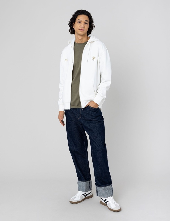 Collection de sweats à capuche pour homme présentant différents styles et façons de les porter