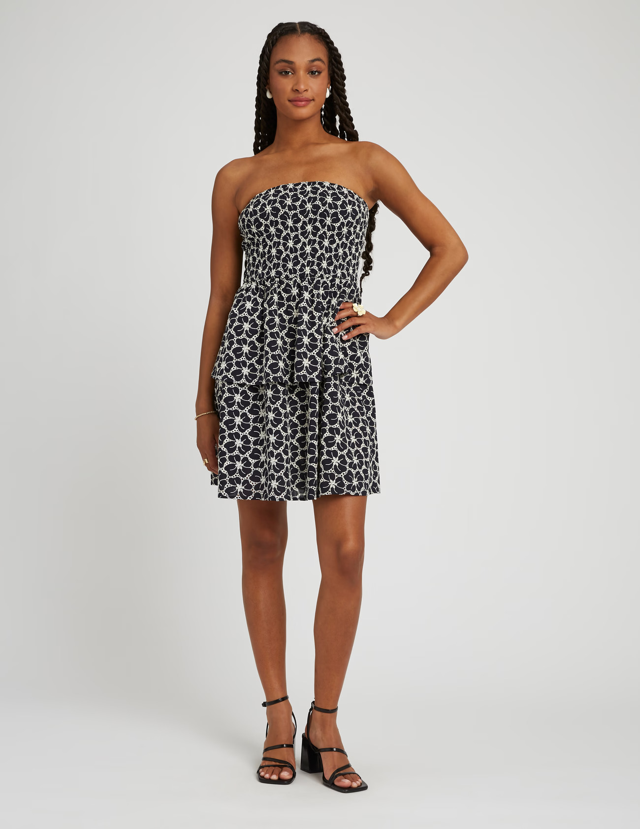 Robe bustier imprimée noire et blanche pour invitée de mariage