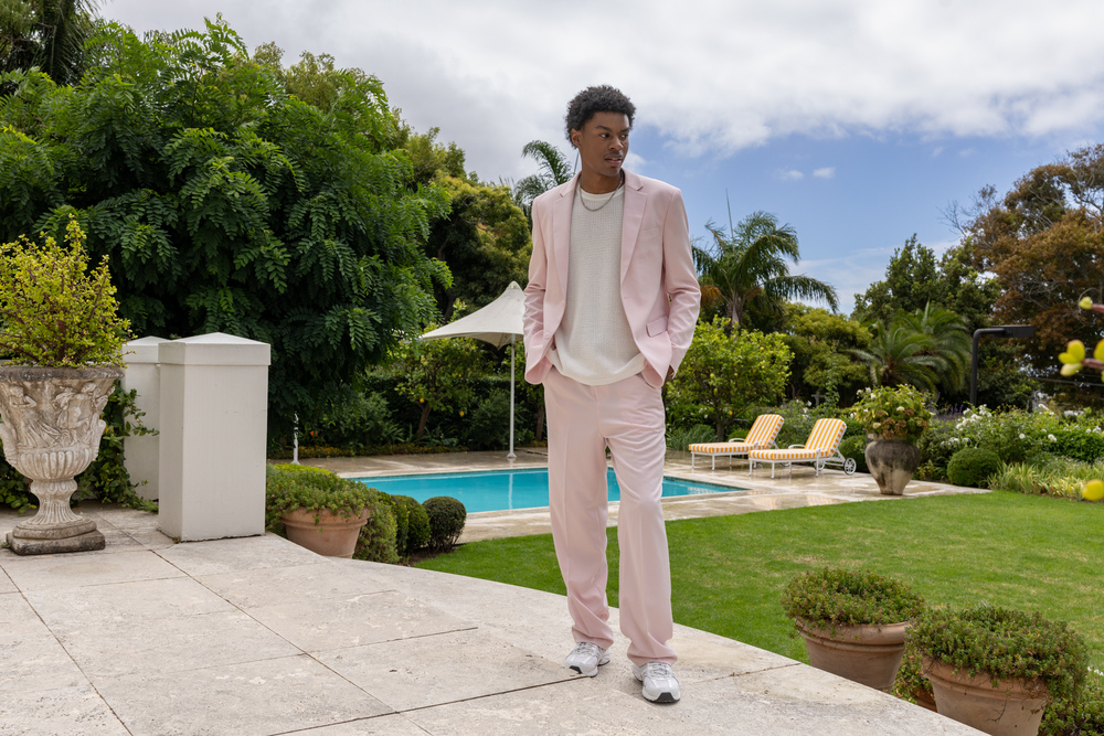 Quel tshirt sous un costume homme ?