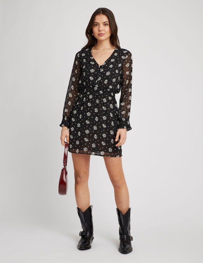 Robe chemisier à rayures bleu marine et blanc avec sandales tressées en corde
