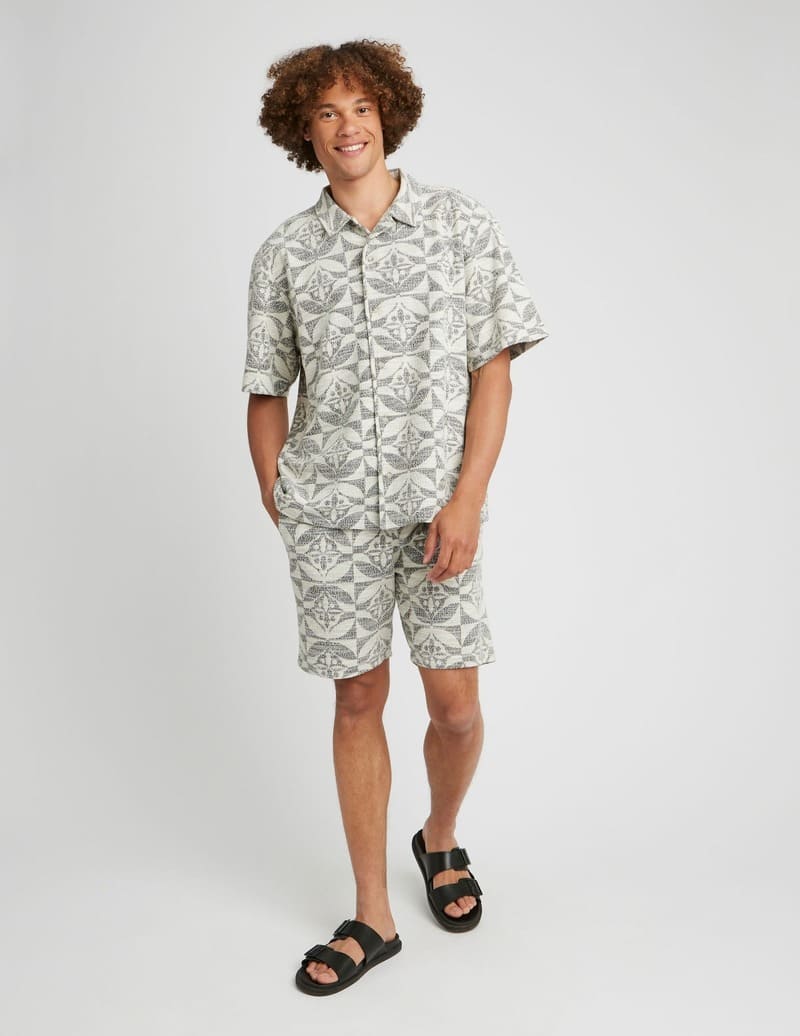 Look coordonné vacation avec ensemble jacquard assorti