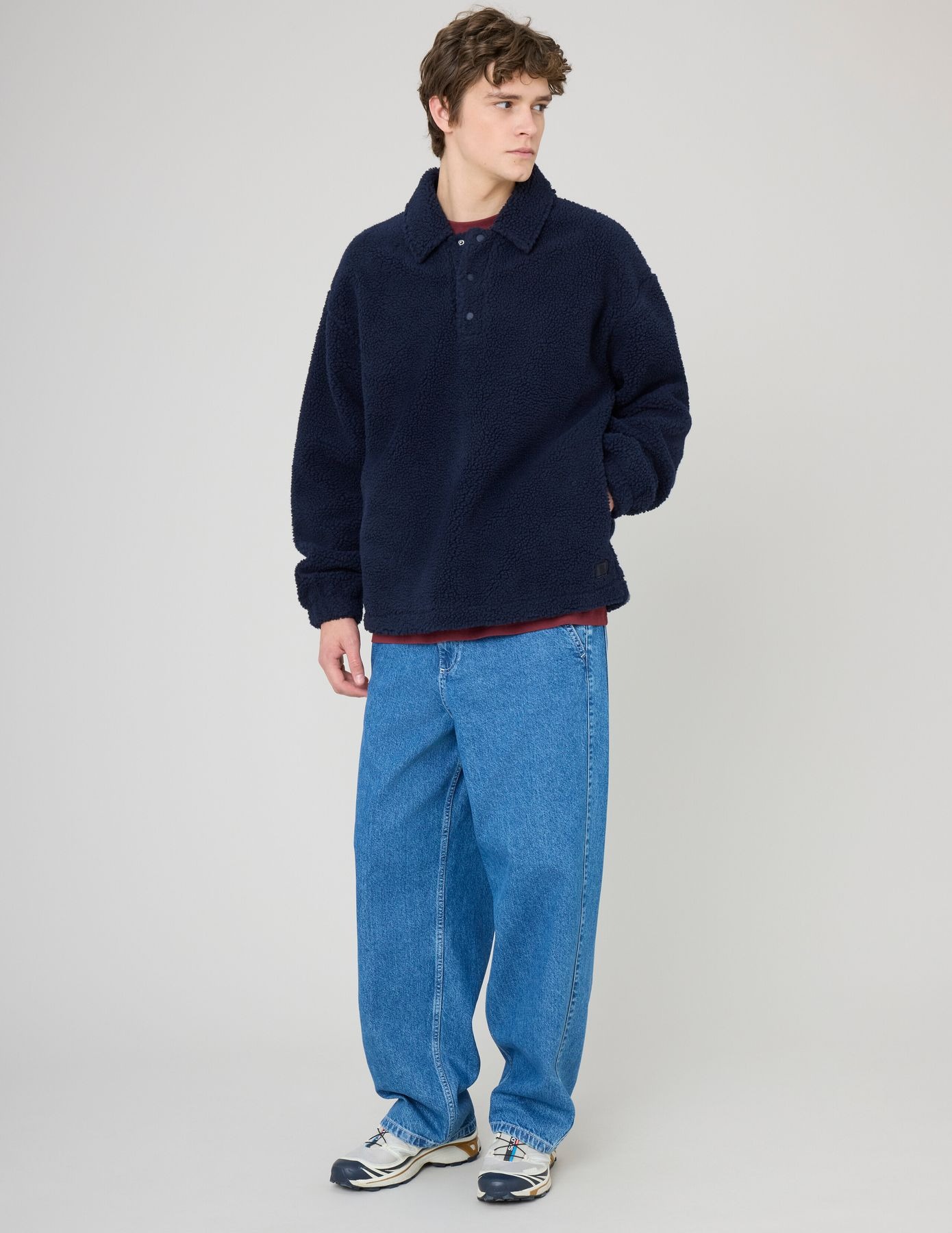 Look cozy avec pull sherpa bleu marine et jean clair