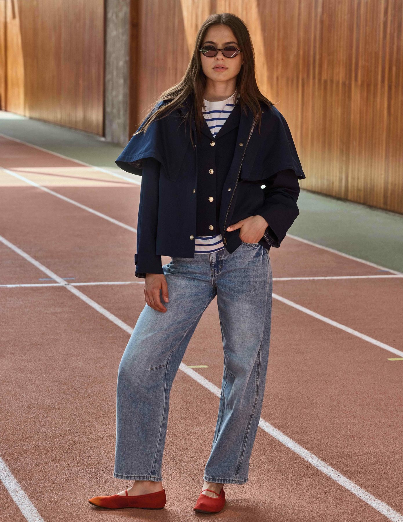 Ensemble "Jean, T-shirt ray&eacute; & Veste cape"