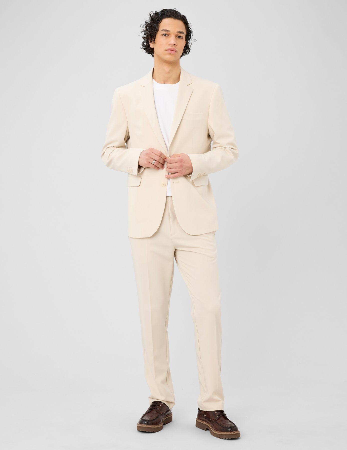 Ensemble "Costume Blanc Cass&eacute;"