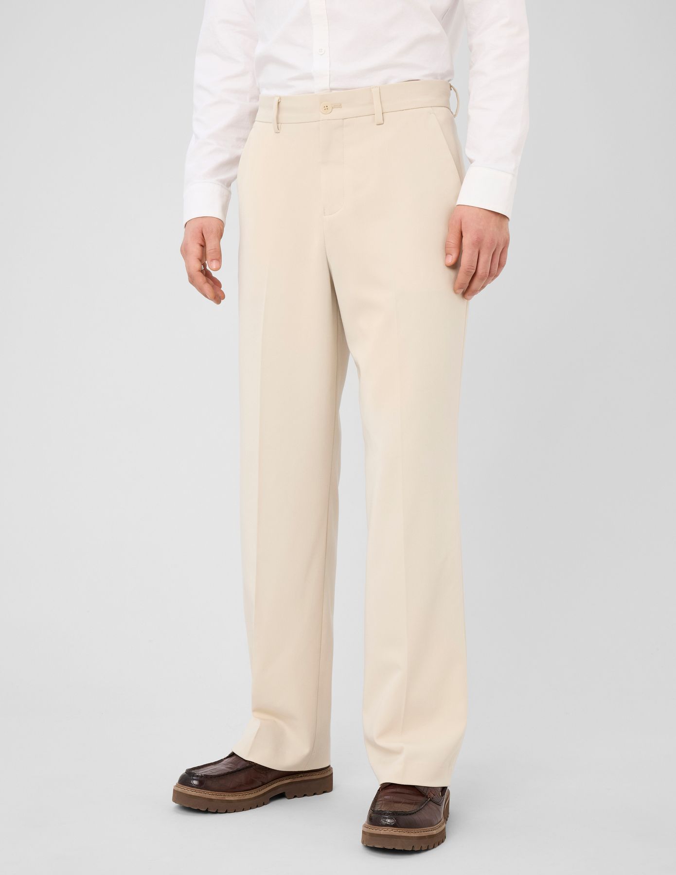 Ensemble "Costume Blanc Cass&eacute;"