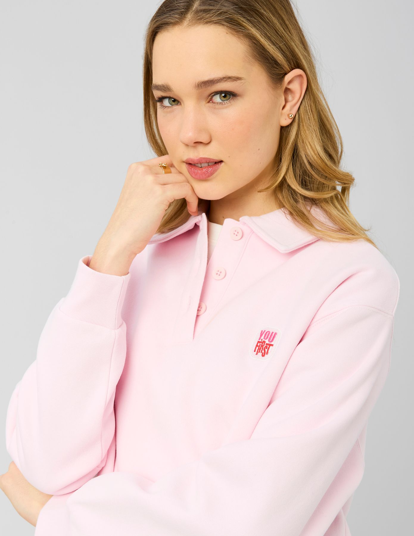 Sweat brod&eacute; &agrave; col polo